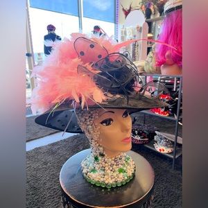 Love bite derby hat